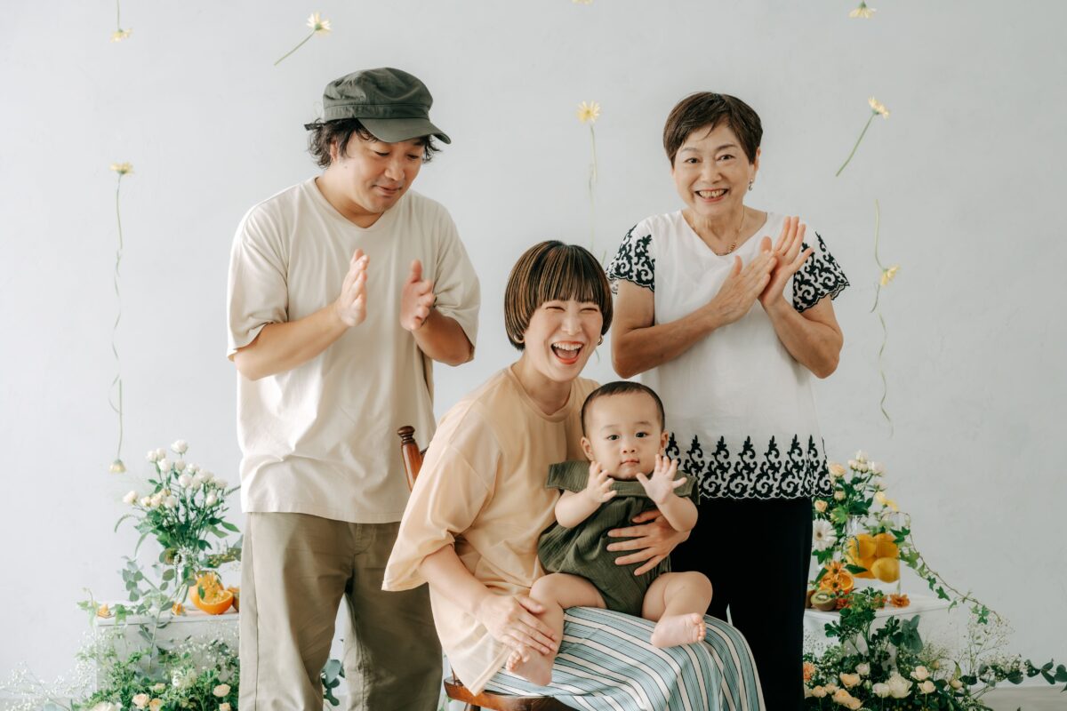 奈良市内にある、フォトスタジオスーベニアスタジオの家族写真・ファミリーフォト・バースデーフォト・七五三・ニューボーンフォト