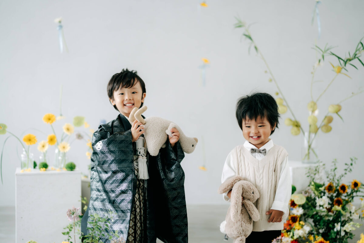 奈良市内にある、フォトスタジオスーベニアスタジオの家族写真・ファミリーフォト・バースデーフォト・七五三・ニューボーンフォト・ハーフバースデーフォト、マタニティーフォト、七五三、3歳男の子、袴
