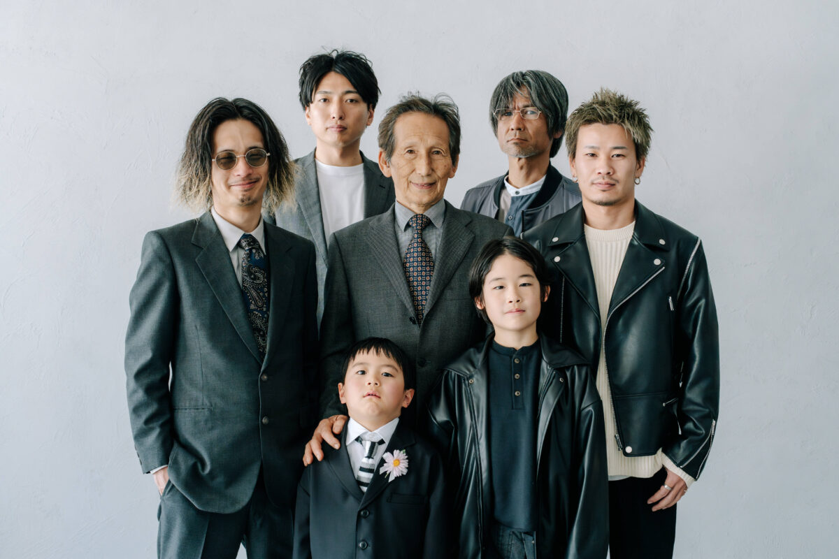 家族が集まったら家族写真撮りませんか? 奈良市内にある、フォトスタジオスーベニアスタジオの家族写真・ファミリーフォト・バースデーフォト・七五三・ニューボーンフォト・ハーフバースデーフォト、マタニティーフォト