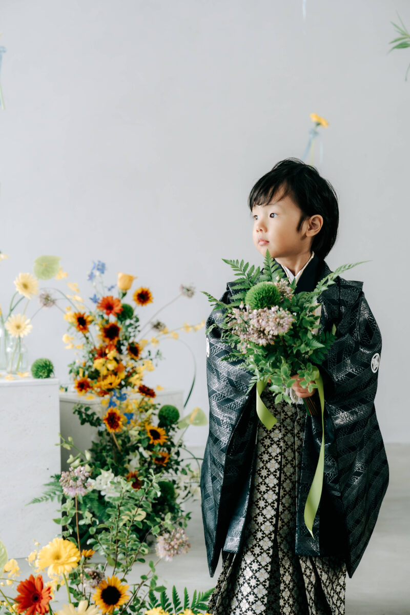 奈良市内にある、フォトスタジオスーベニアスタジオの家族写真・ファミリーフォト・バースデーフォト・七五三・ニューボーンフォト・ハーフバースデーフォト、マタニティーフォト、七五三、3歳男の子、袴