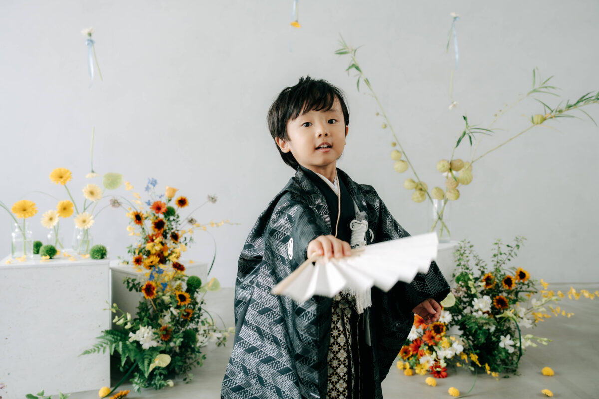 奈良市内にある、フォトスタジオスーベニアスタジオの家族写真・ファミリーフォト・バースデーフォト・七五三・ニューボーンフォト・ハーフバースデーフォト、マタニティーフォト、七五三、3歳男の子、袴