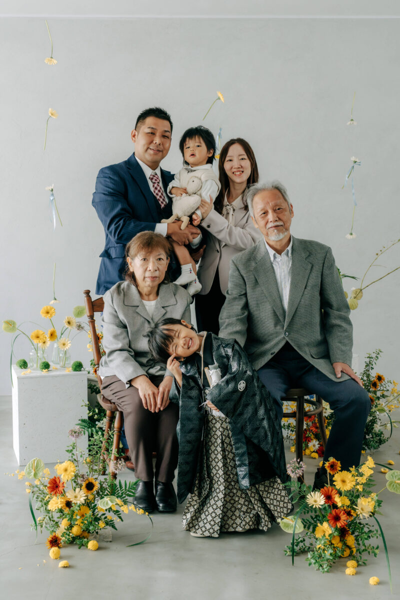 奈良市内にある、フォトスタジオスーベニアスタジオの家族写真・ファミリーフォト・バースデーフォト・七五三・ニューボーンフォト・ハーフバースデーフォト、マタニティーフォト、七五三、3歳男の子、袴