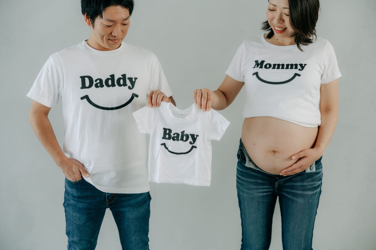 8ヶ月の妊婦さんのマタニティーフォト。奈良市内にある、フォトスタジオスーベニアスタジオの家族写真・ファミリーフォト・バースデーフォト・七五三・ニューボーンフォト・ハーフバースデーフォト、マタニティーフォト、七五三