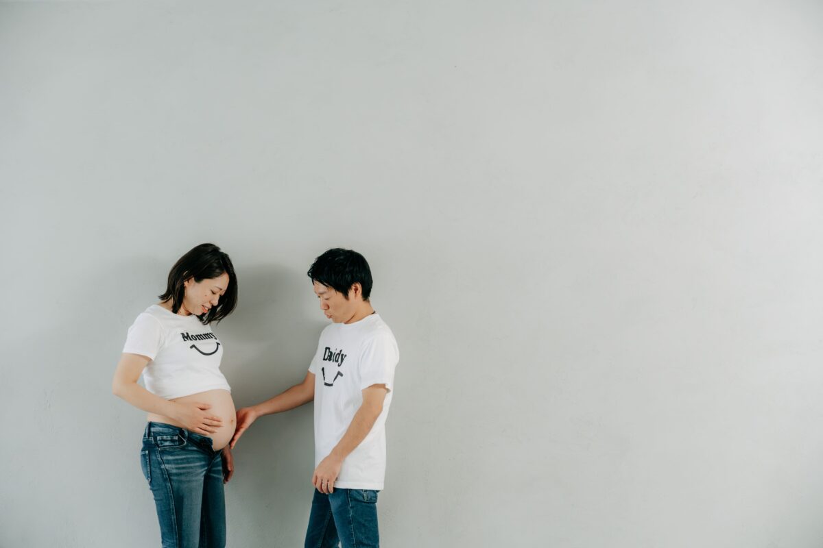 8ヶ月の妊婦さんのマタニティーフォト。奈良市内にある、フォトスタジオスーベニアスタジオの家族写真・ファミリーフォト・バースデーフォト・七五三・ニューボーンフォト・ハーフバースデーフォト、マタニティーフォト、七五三