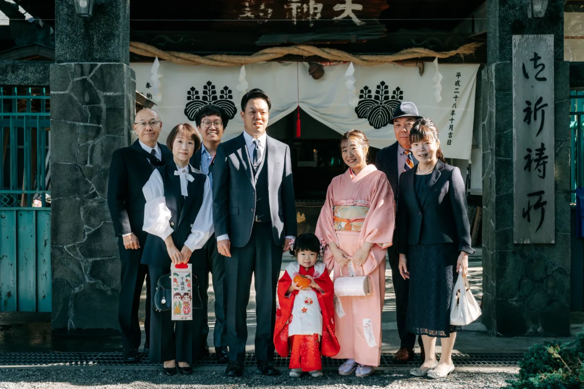 七五三お参り。奈良大神神社にお出かけプラン。奈良市内にある、フォトスタジオスーベニアスタジオ。お花に囲まれた空間で撮影できます。家族写真・ファミリーフォト・バースデーフォト・七五三・ニューボーンフォト・ハーフバースデーフォト、マタニティーフォト