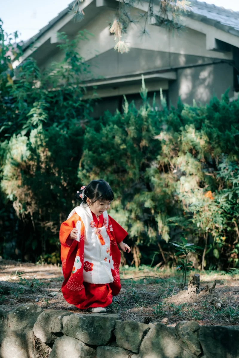 七五三お参り。奈良大神神社にお出かけプラン。奈良市内にある、フォトスタジオスーベニアスタジオ。お花に囲まれた空間で撮影できます。家族写真・ファミリーフォト・バースデーフォト・七五三・ニューボーンフォト・ハーフバースデーフォト、マタニティーフォト