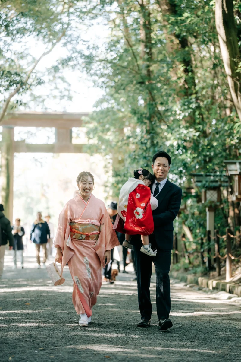 七五三お参り。奈良大神神社にお出かけプラン。奈良市内にある、フォトスタジオスーベニアスタジオ。お花に囲まれた空間で撮影できます。家族写真・ファミリーフォト・バースデーフォト・七五三・ニューボーンフォト・ハーフバースデーフォト、マタニティーフォト