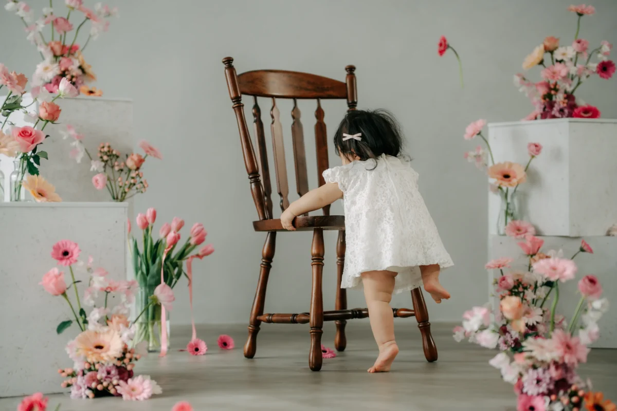 奈良市内にある、フォトスタジオスーベニアスタジオ。生のお花に囲まれた空間でおしゃれにかわいく撮影できます。家族写真・ファミリーフォト・バースデーフォト・七五三・ニューボーンフォト・ハーフバースデーフォト、マタニティーフォト